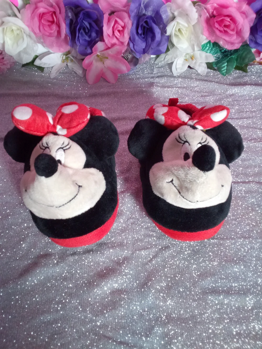 Disney Minnie Mouse Red White Black Plush Slippers